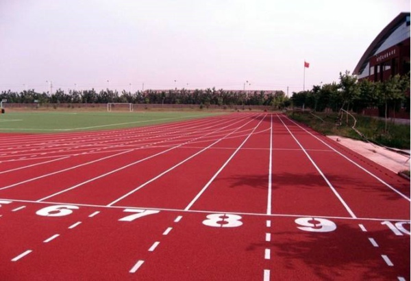塑膠跑道主要分為哪幾類功能特點(diǎn)是怎樣的？