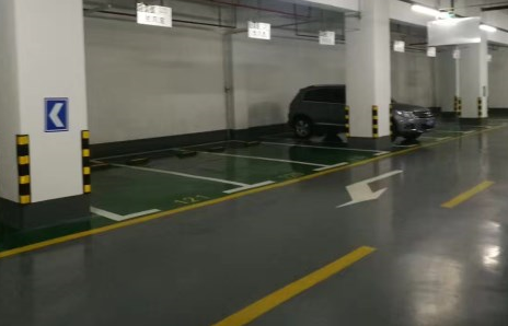 環氧地坪漆的面漆施工后會不會自然流平？